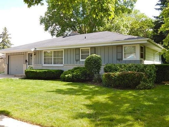 2nd image of 6082 Oakwood Ln