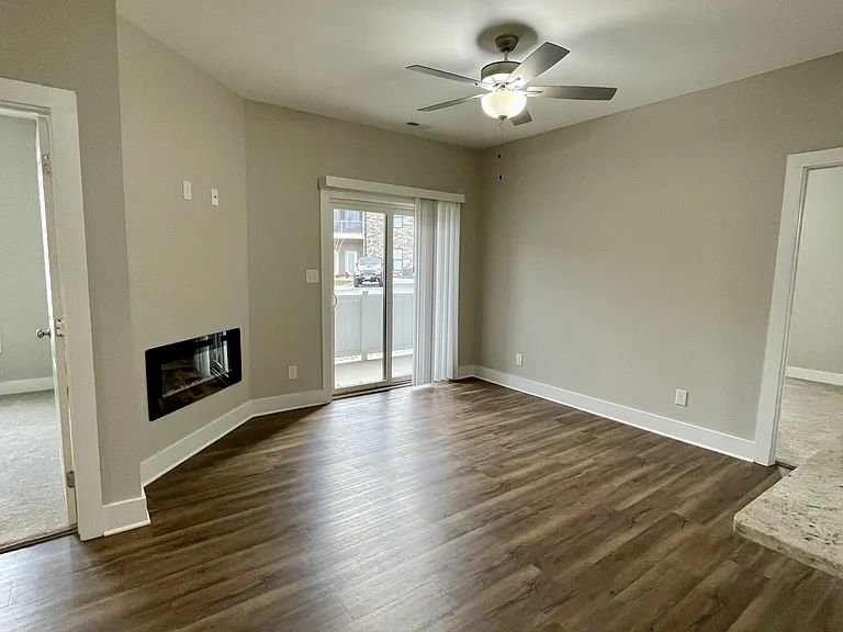 325 English Commons Dr — Photo 6