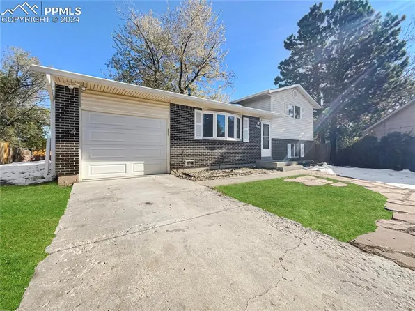 4285 Hedge Ln, Colorado Springs, CO 80917