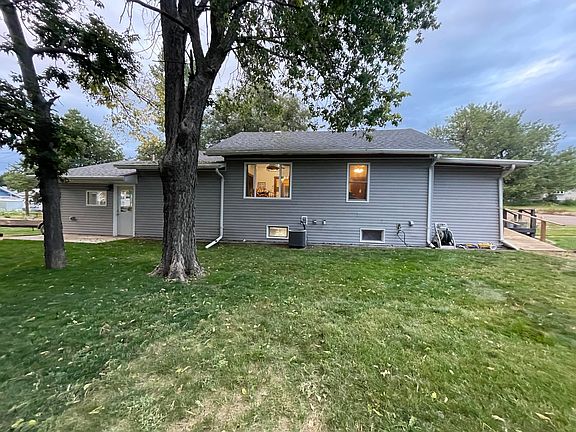 2nd image of 607 5th Ave E