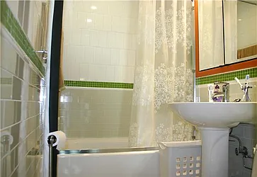 Rented by R New York