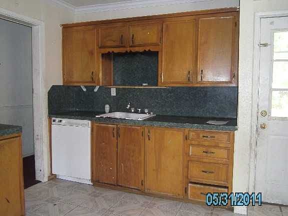 4th image of 1404 Acacia Dr