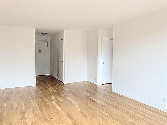 4th image of 200 E 33rd St APT 4B