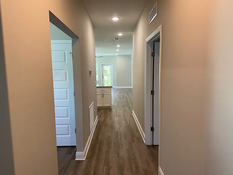 207 Mosaic Dr — Photo 2