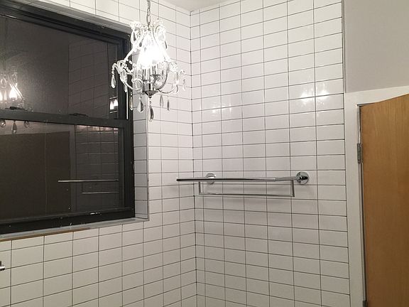 4th image of 1735 W Lawrence Ave APT 1W