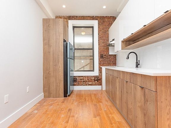 4th image of 1055 Dean St APT 7