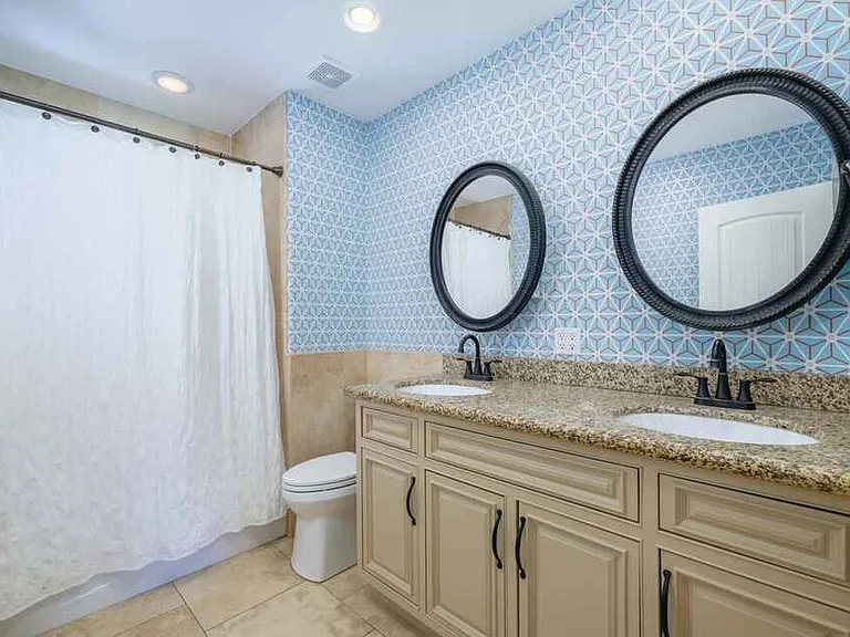 121 W Orchid Ln — Photo 24