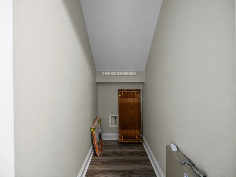 686 Colonial Hills Dr — Photo 11