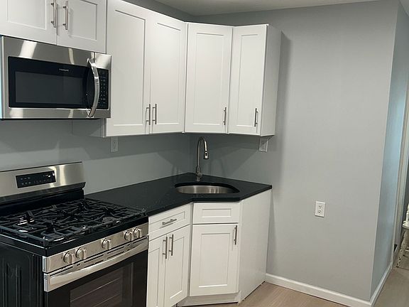 2nd image of 14 Spooner St #2