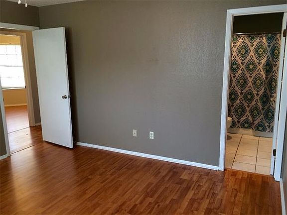 4th image of 506 Meadowcreek Cir