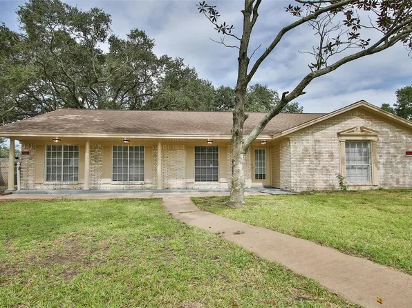 5019 Westwood Dr, Dickinson, TX 77539