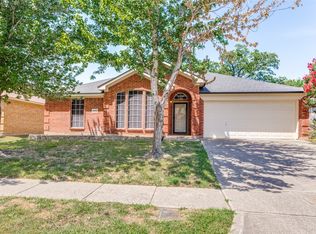 5800 Homestead Ct, Arlington, TX 76017