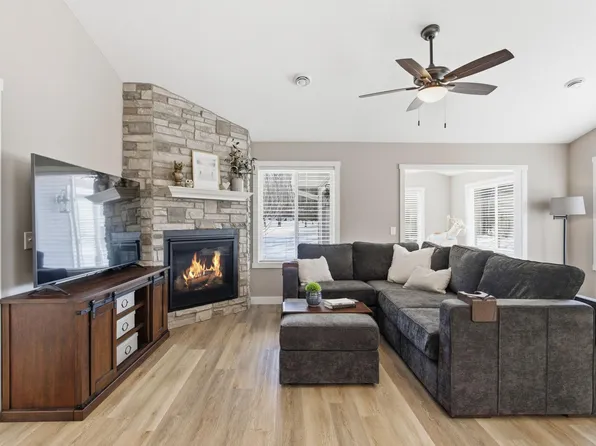 727 Hilltop Ln, Saint Croix Falls, WI 54024