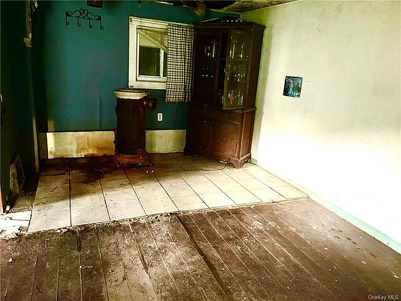 3rd image of 194 Franke Rd