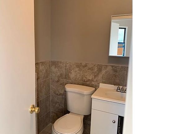 2nd image of 1656 Richmond Ter Floor 2