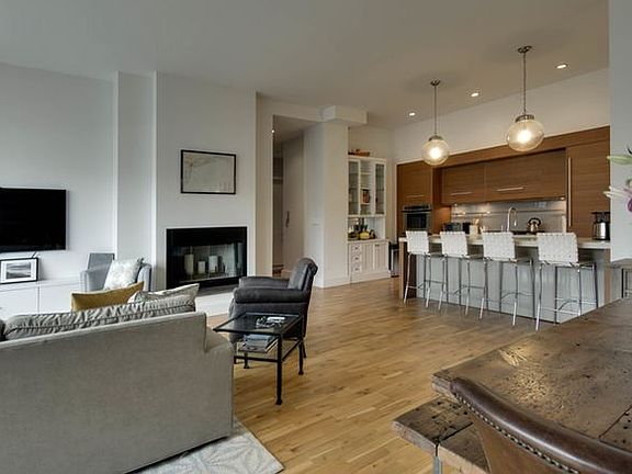 3rd image of 360 Furman St APT 1213