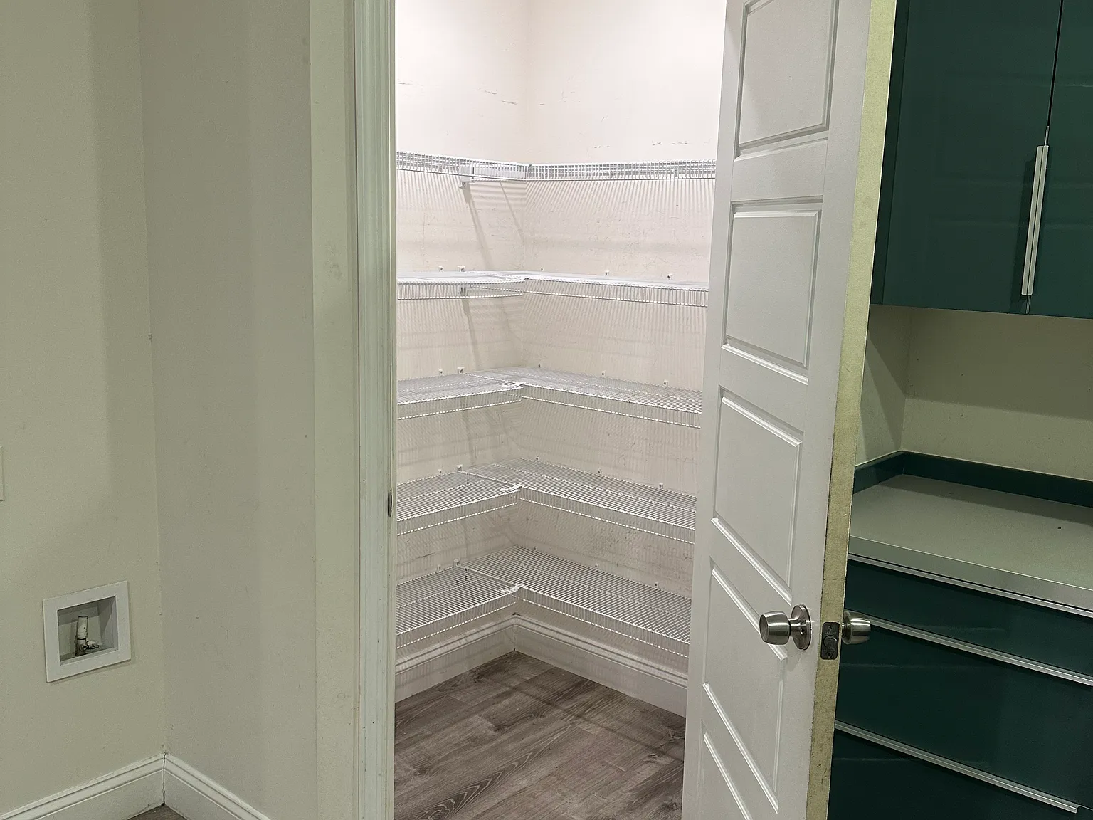 4 bed, 2500 sqft, $2,350 — Photo 4