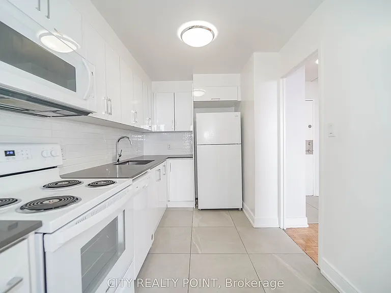 6200 Bathurst St #410 — Photo 8