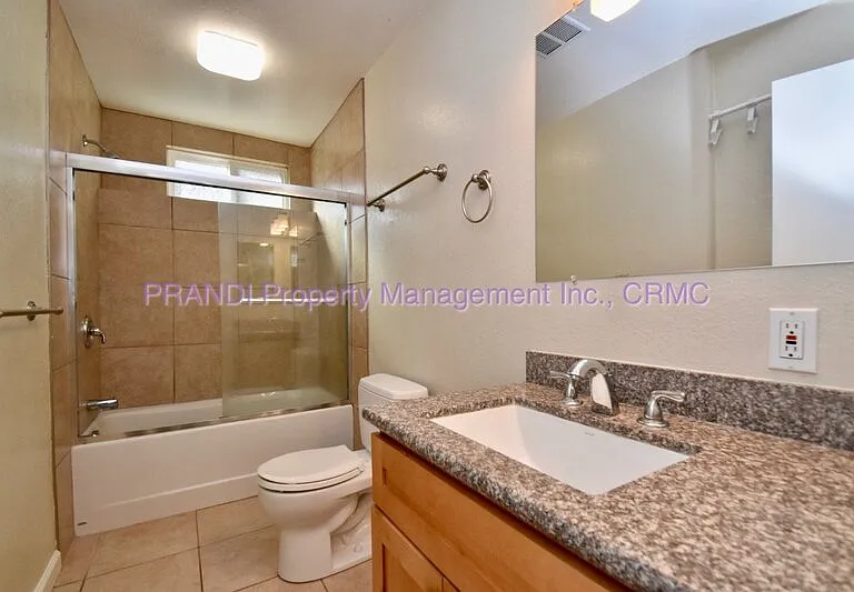 111 Chester Ave #B — Photo 7