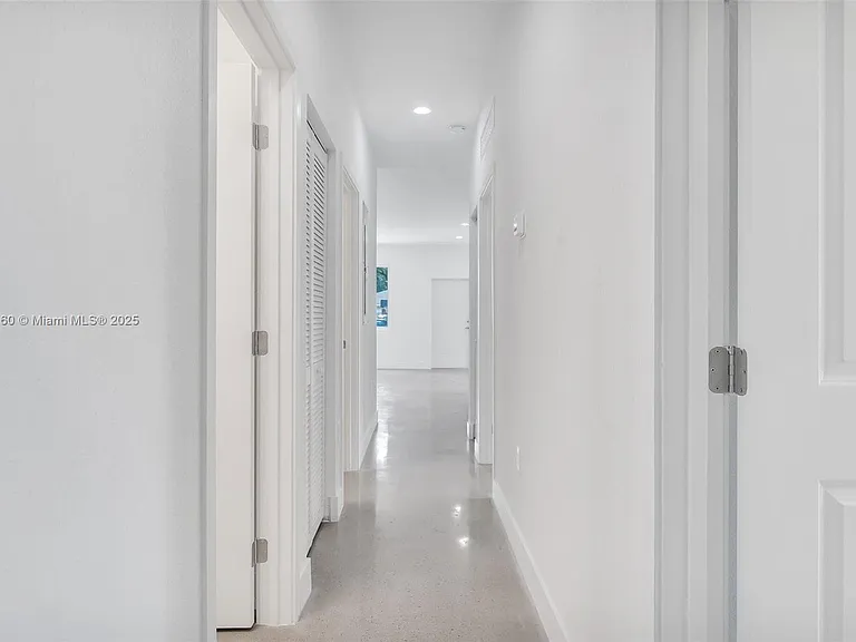 638 NW 15th Ave — Photo 14