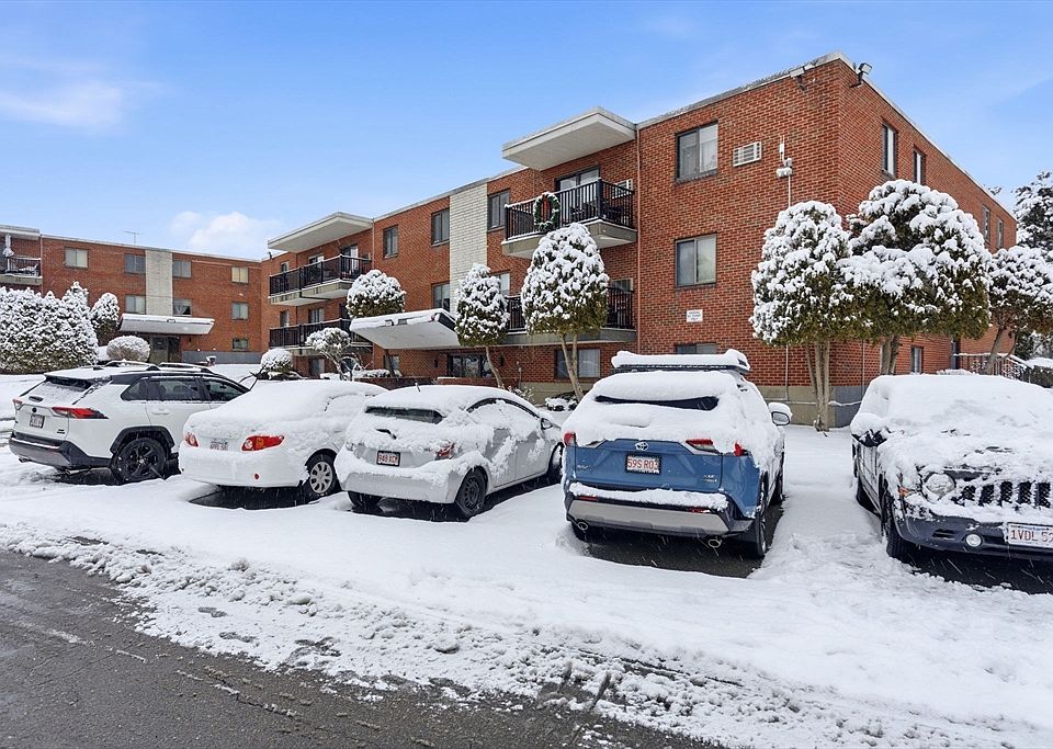1st image of 100 Governors Dr Unit 118