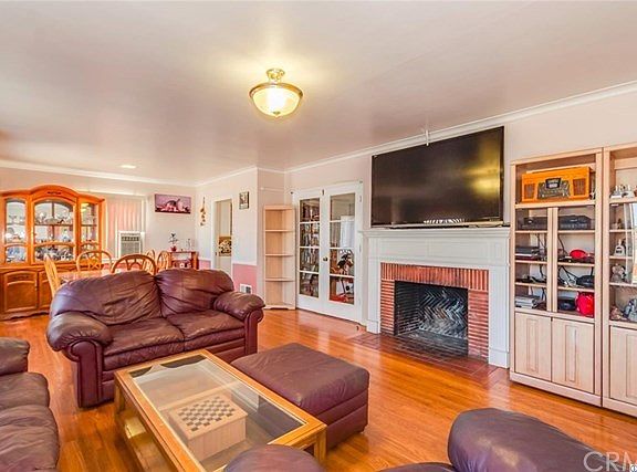 2nd image of 3207 Evelyn Ave