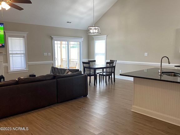 4th image of 1036 Dearborn Ct