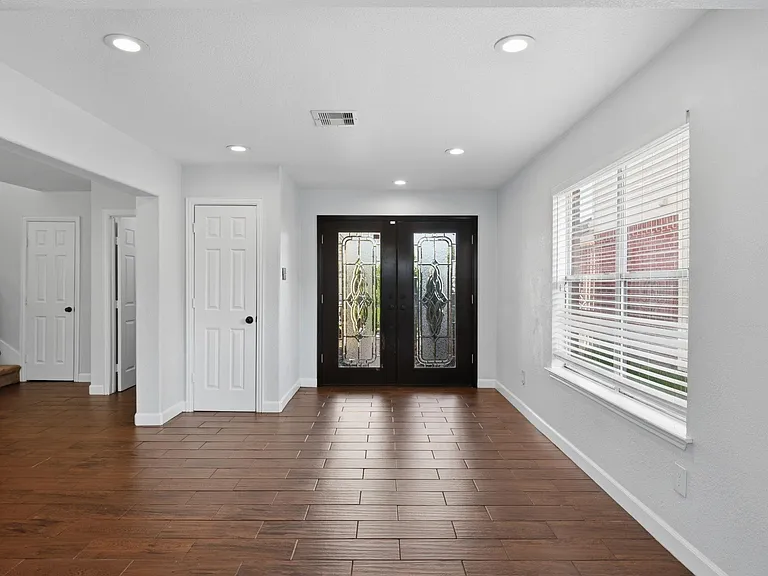 11710 Fossil Rock Ln — Photo 12