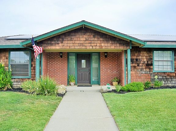 2nd image of 108 Country Club Dr