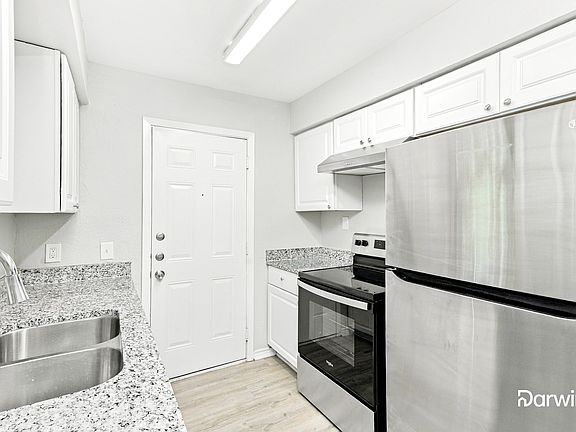 2nd image of 1214 Lynn St