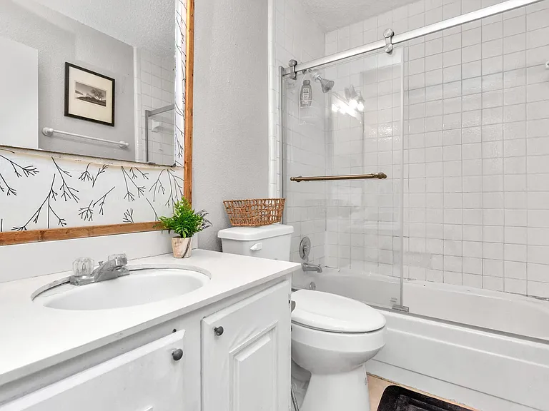 5837 Sunforest Dr — Photo 24