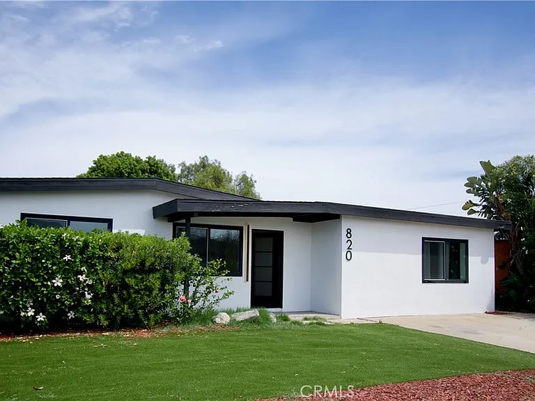 820 Iris Ave — Photo 1