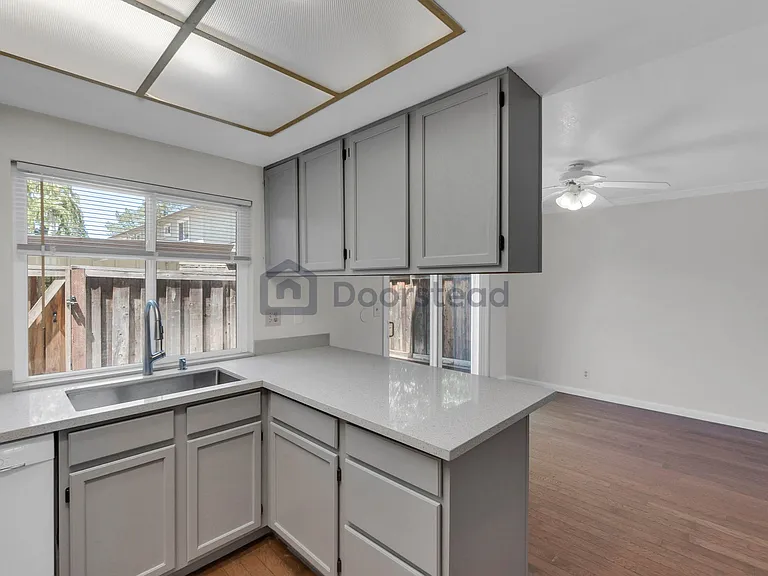 58 Fountainhead Ct — Photo 10