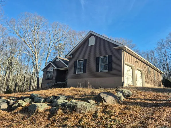 106 Lynric Ct, Shohola, PA 18458