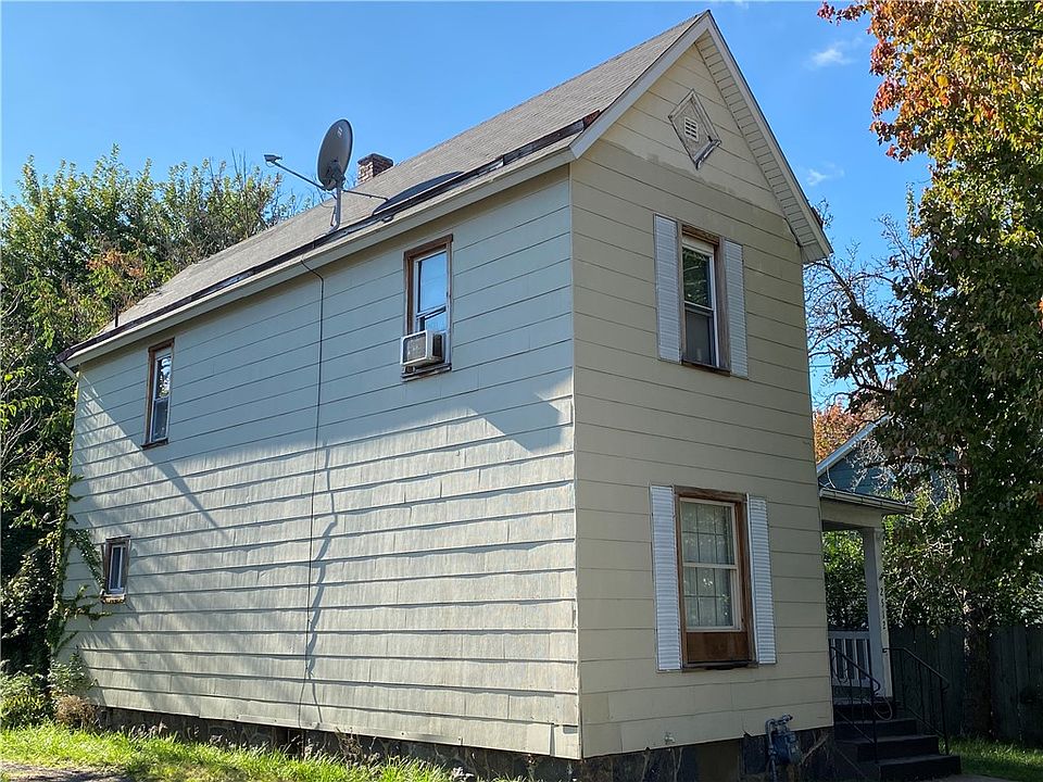 2nd image of 2512 Reed St