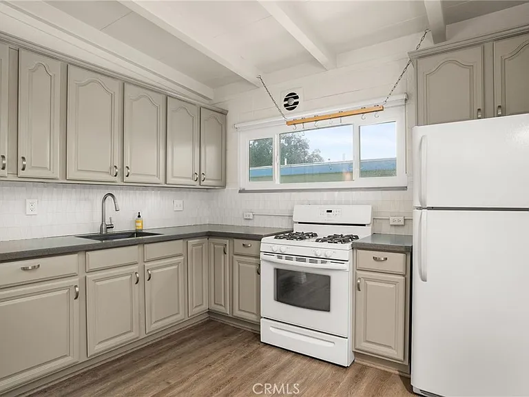1335 Campus Ave — Photo 9