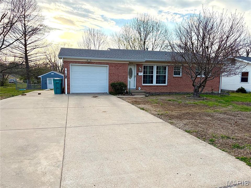 1st image of 773 Crawford Cir