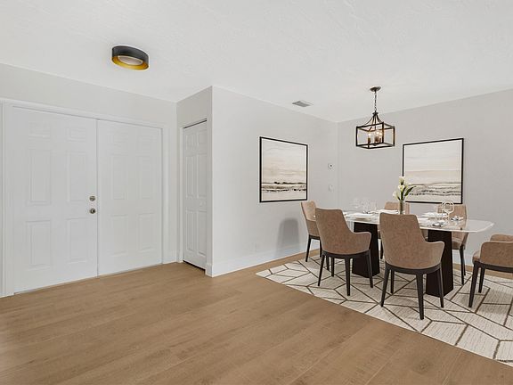 5th image of 10244 SW 49th Manor