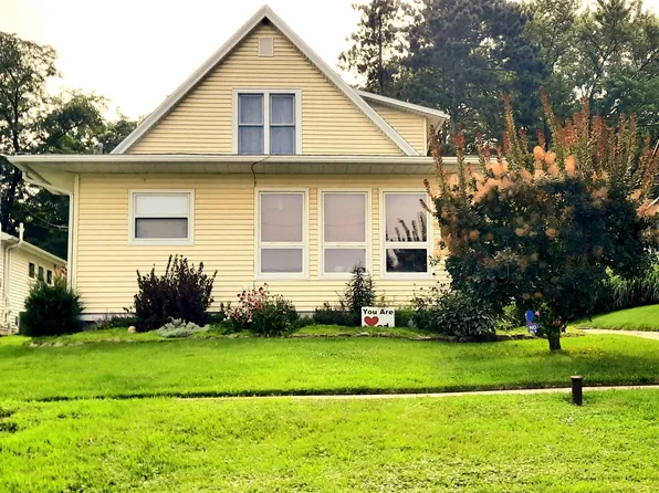 726 N 4th St, Savanna, IL 61074