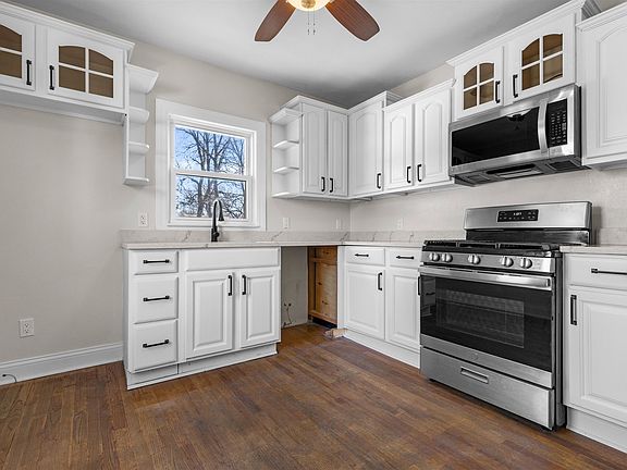 2nd image of 812 Jordan Pl
