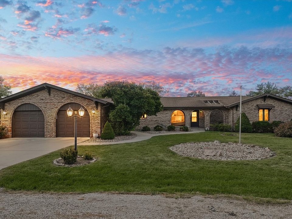 1st image of 3 Bridle Ln
