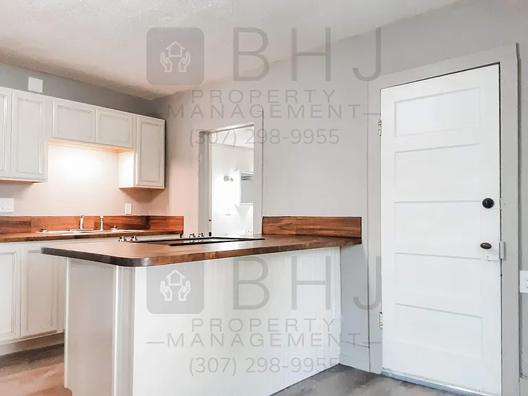 141 W 7th St — Photo 4