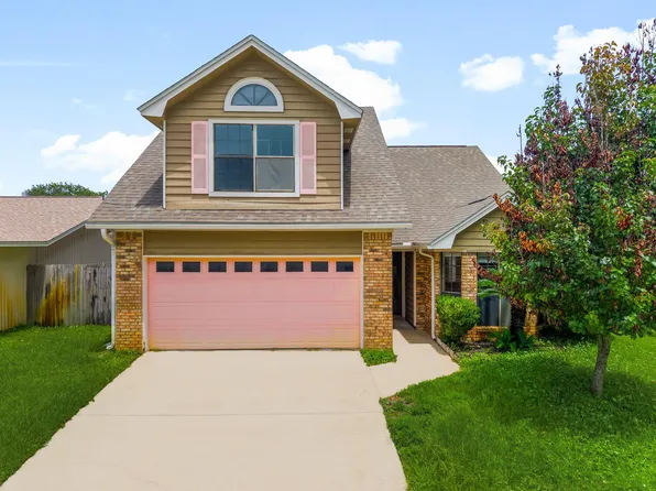 206 Woodland Park Cir, Mary Esther, FL 32569