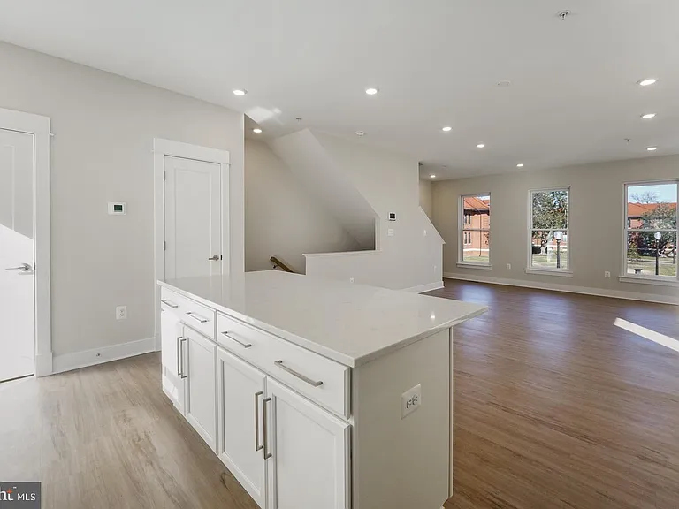 945 Sycamore Dr SE — Photo 7