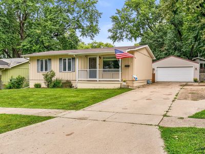 8513 Madison Ave, Urbandale, IA, 50322