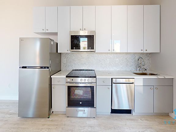 3rd image of 645 Franklin Ave #5