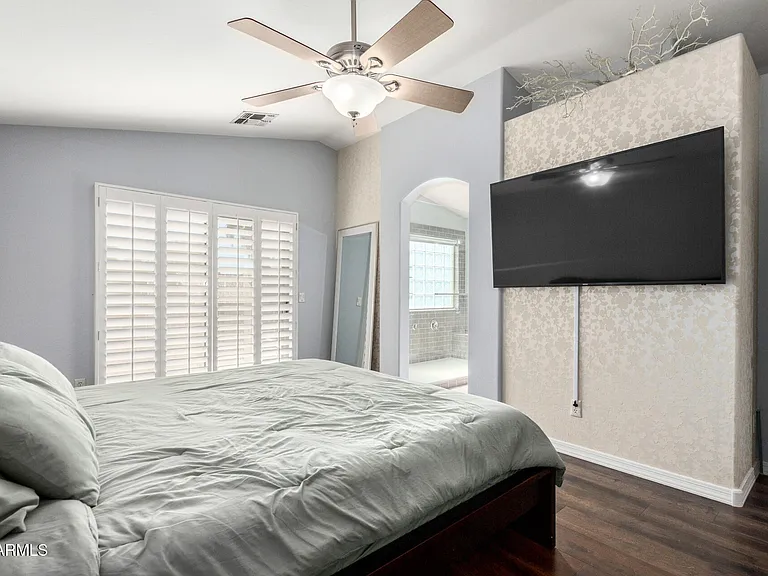 5257 W Belmont Ave — Photo 9
