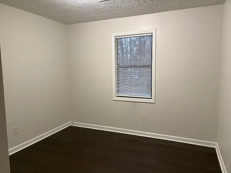 109 Jennifer Ln SW — Photo 9