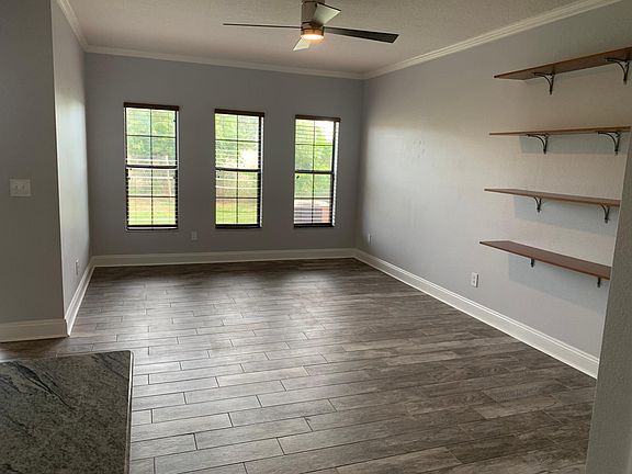 5th image of 1009 Tullamore Dr