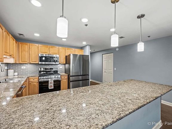 5th image of 865 E 22nd St APT 208